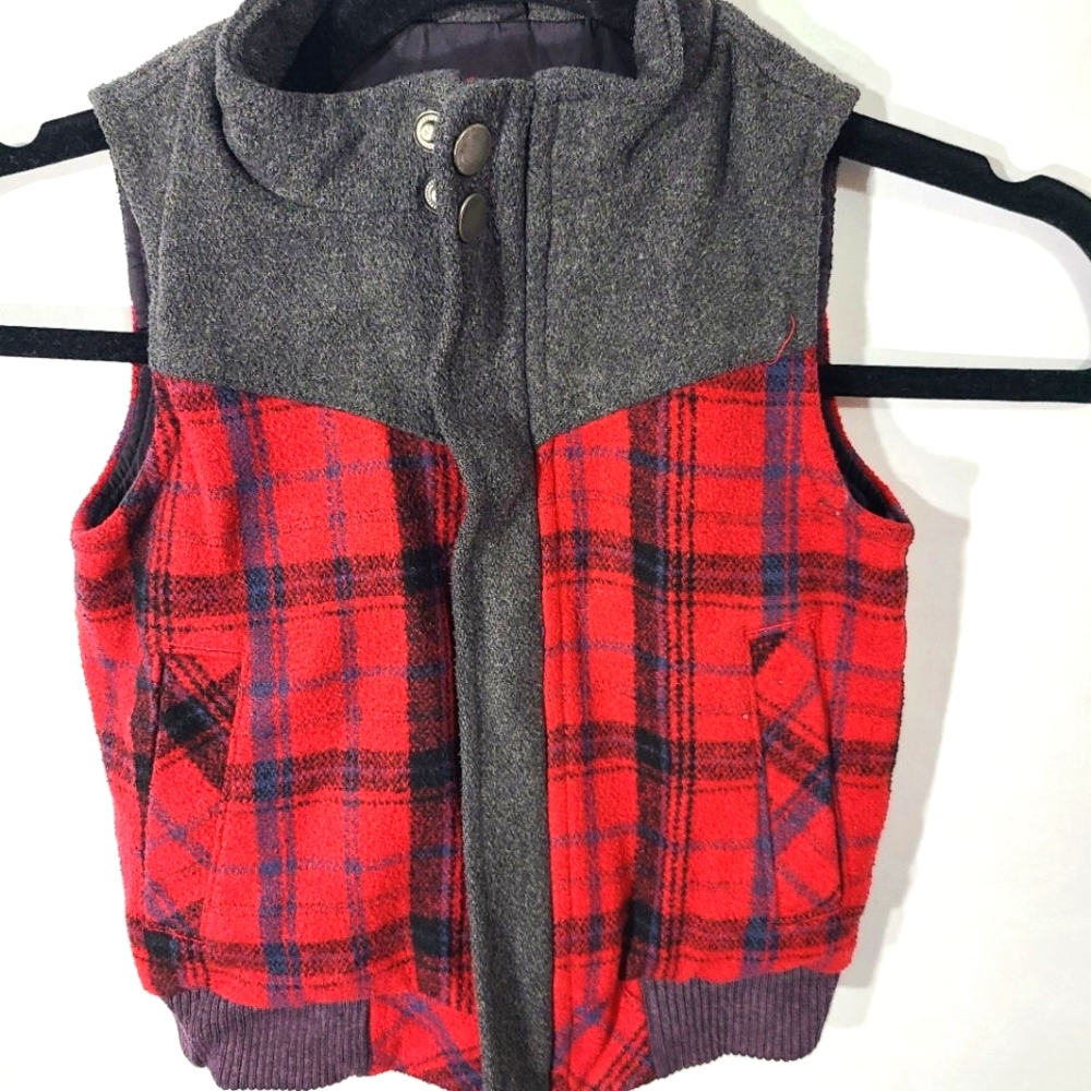 OshKosh Genuine Kids‎ Childs Boys Size 3T Red Gray Black Plaid Vest Wool Outside